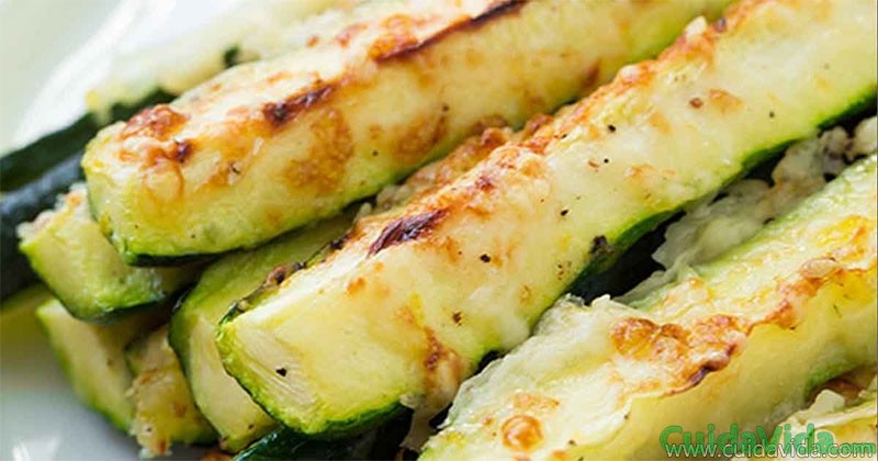 Receta alternativa a patatas fritas tiras de calabacín