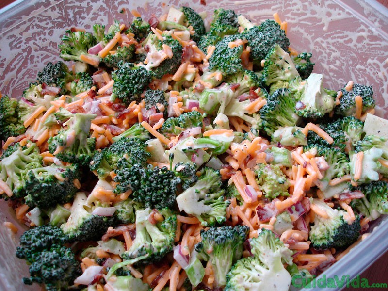 Ensalada fresca de brócoli y coliflor