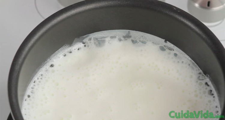 Por qué se crea la capa al hervir leche
