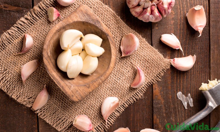 Cómo hacer mascarilla de ajo para eliminar el acné
